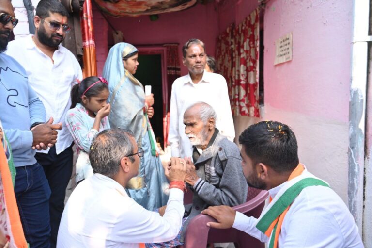 *कुदुदंड विष्णु नगर में कांग्रेस उम्मीदवार शैलेश पांडे का धुआँधार जनसंपर्क*…वार्डवासियो का मिल रहा अच्छा रिस्पॉन्स*