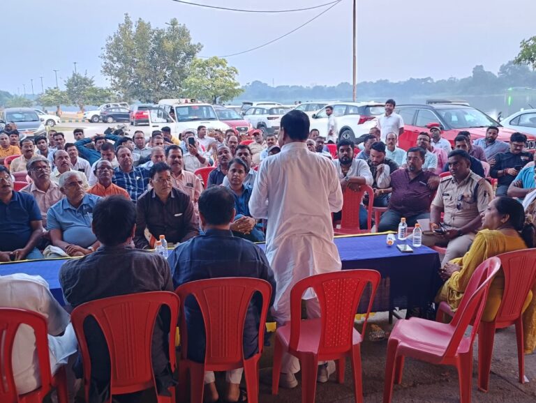 भारी जद्दो जहद के बाद हुई छठ घाट समिति की बैठक…. समाज किसी व्यक्ति विशेष का नहीं समाजसेवी प्रवीण झा*